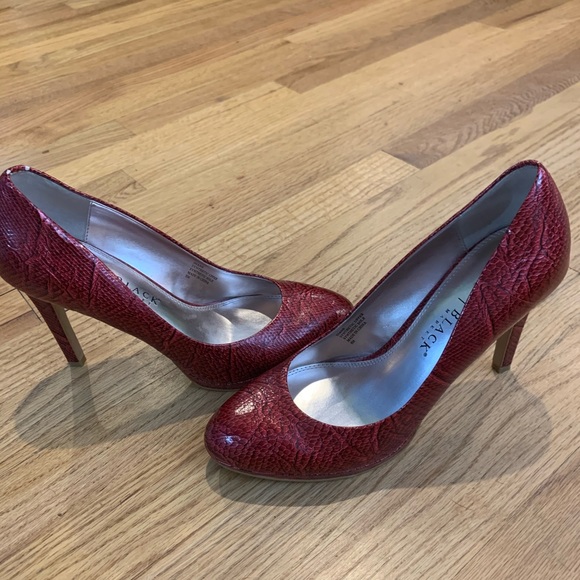 WHBM Diane Red Pumps - Picture 4 of 6